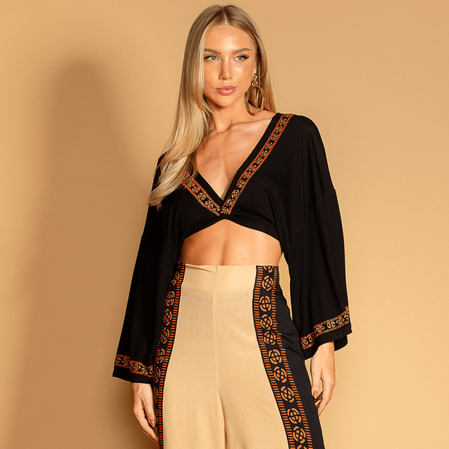Cropped Manga Longa Decote V Estampa Barrada SP0964BQ